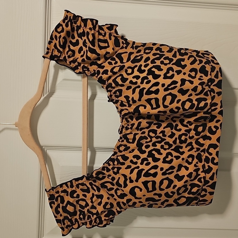 NWOT Coral Reef Mo'orea bikini top. Large